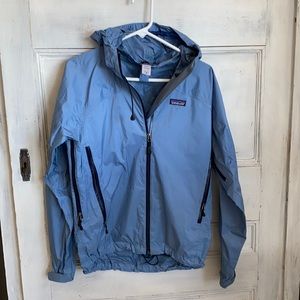 Patagonia women’s Wedgewood blue raincoat!